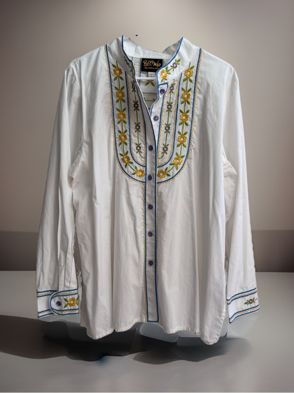 🌼 Bob Mackie embroidered floral blouse — L (men’s S/M friendly)